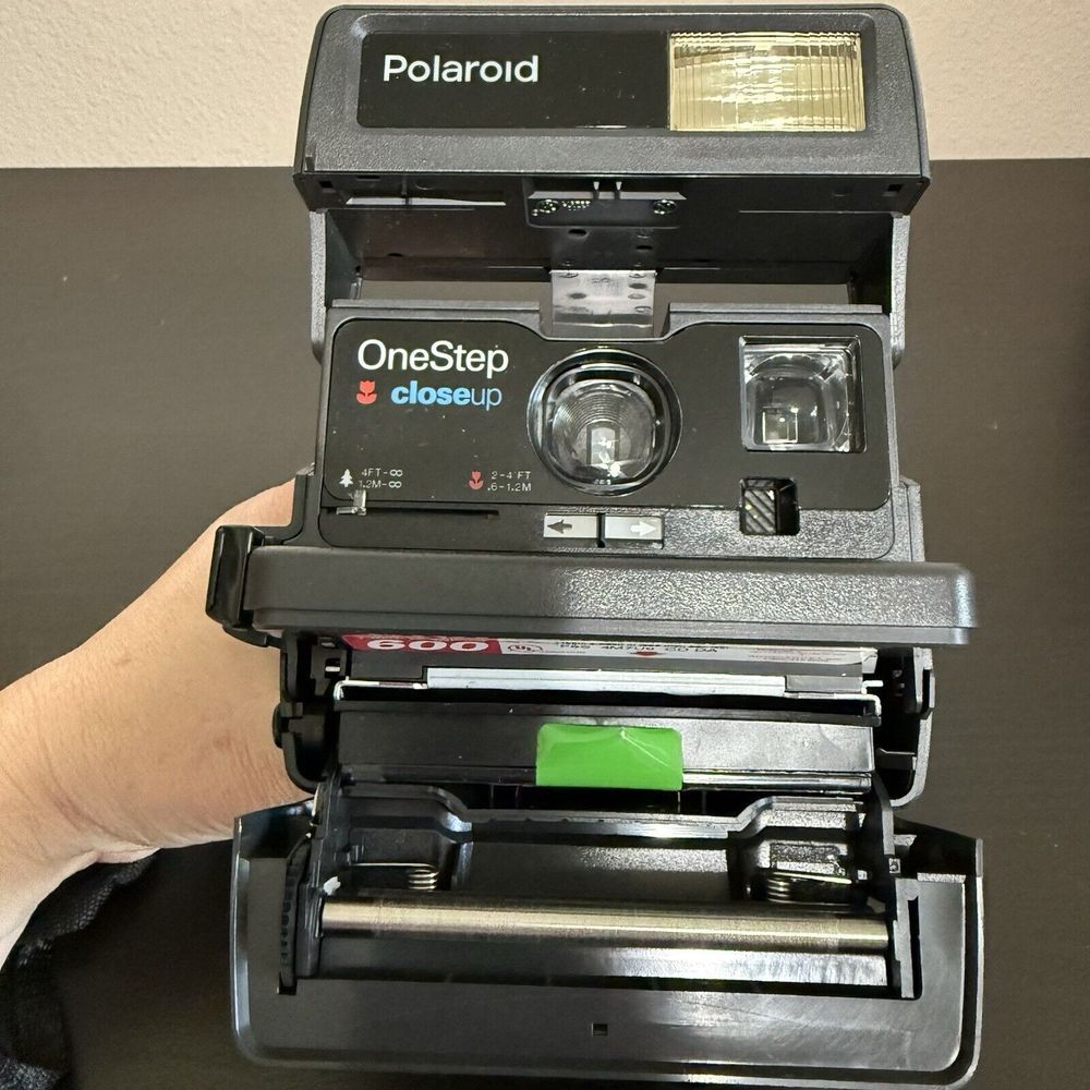 Polaroid 600 One Step Close Up Instant Camera with Strap & Film New Open‎ Box